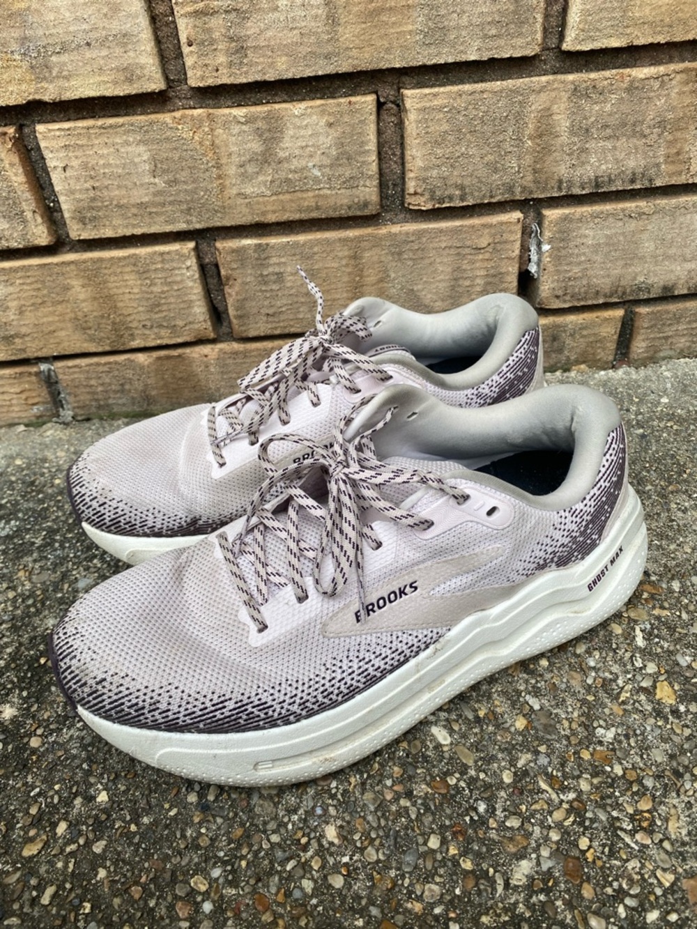 BROOKS Women’s Ghost Max 2 Neutral Running & Walking Tennis Shoe in Size 11